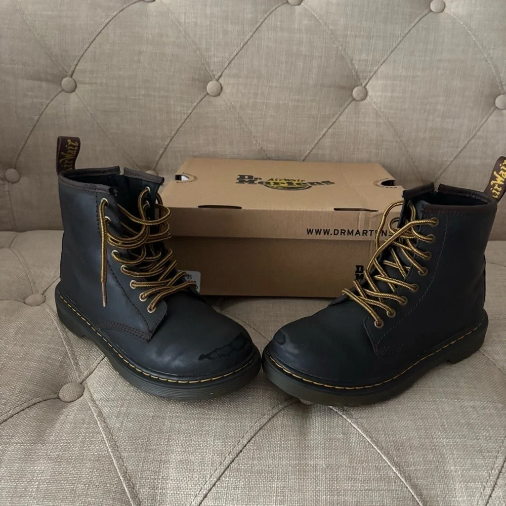 Dr. Martens Kids 1460 Wildhorse Lamper Leather Lace Up Boots